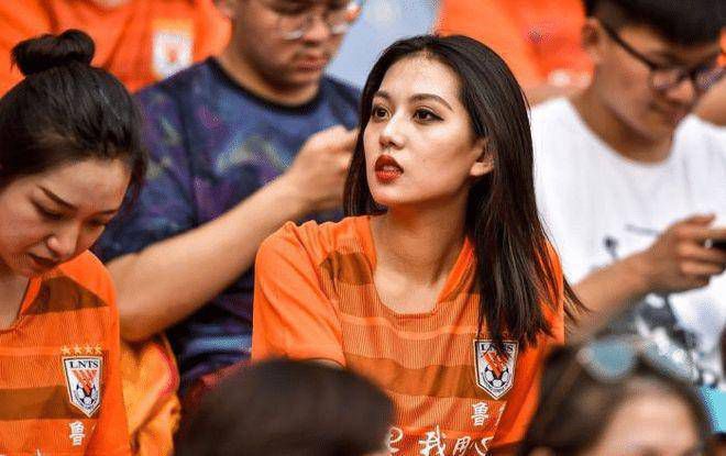 美女露出让男生狂揉网站